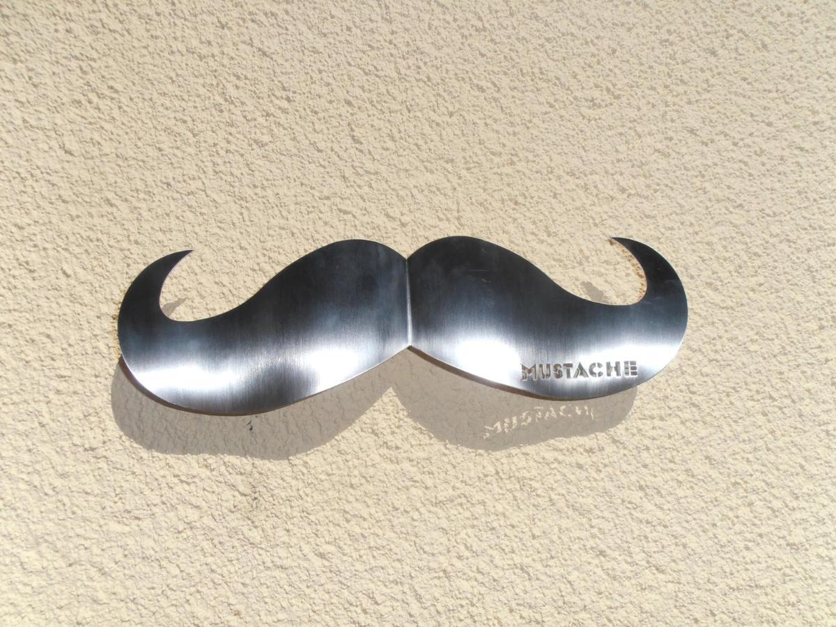Mustache Studio โอเร็ม ภายนอก รูปภาพ